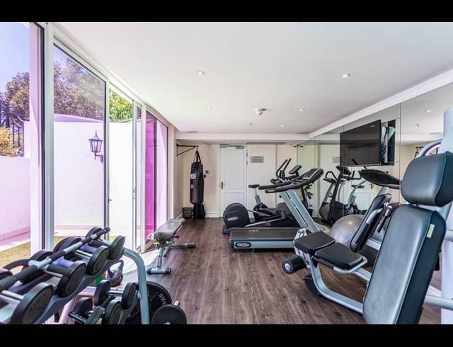2 BEDROOM APARTMENT TO LET IN SEA POINT